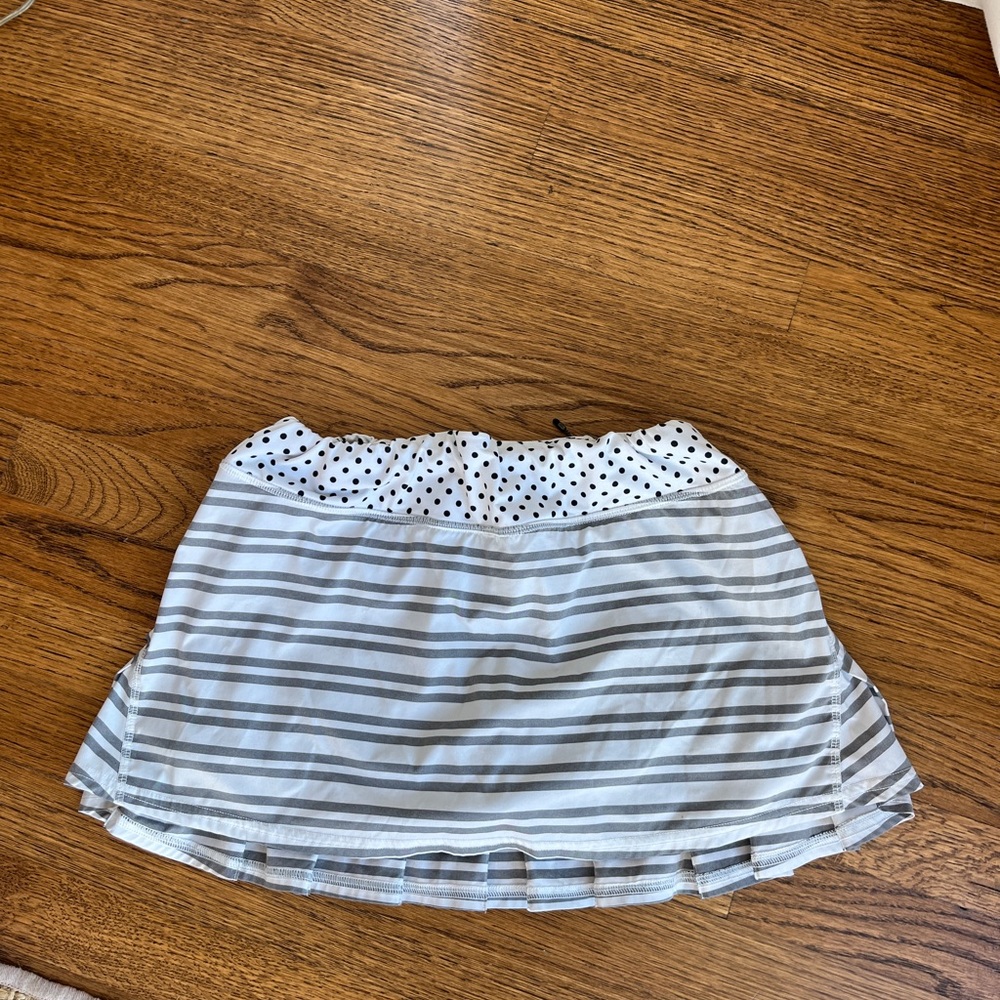 Lulu lemon grey and white striped tennis skirt!!
